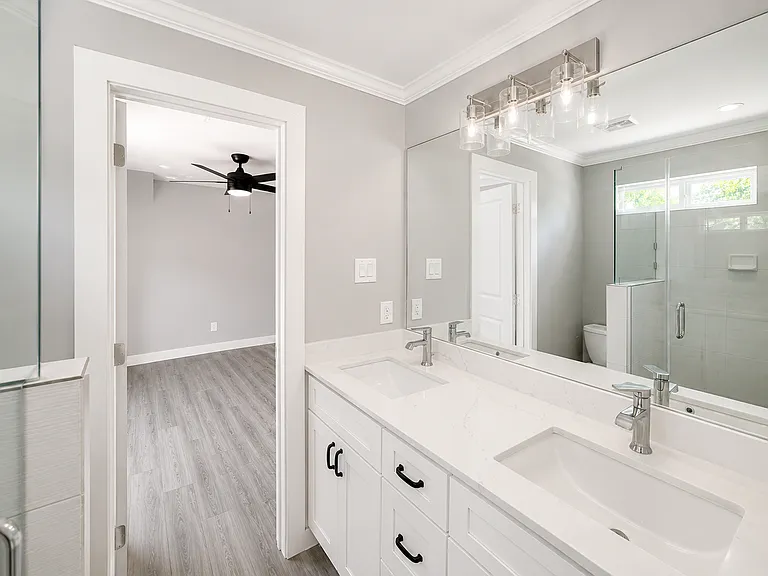 1306 Locust St — Photo 7