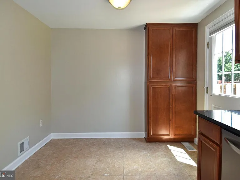 27 Marian Ct — Photo 12