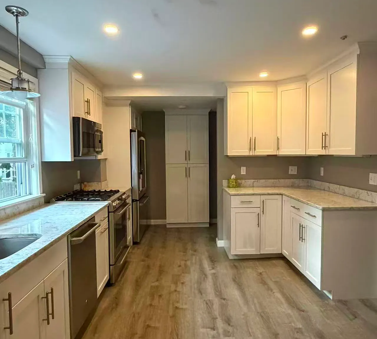 3 bed, 2590 sqft, $6,700 — Photo 3