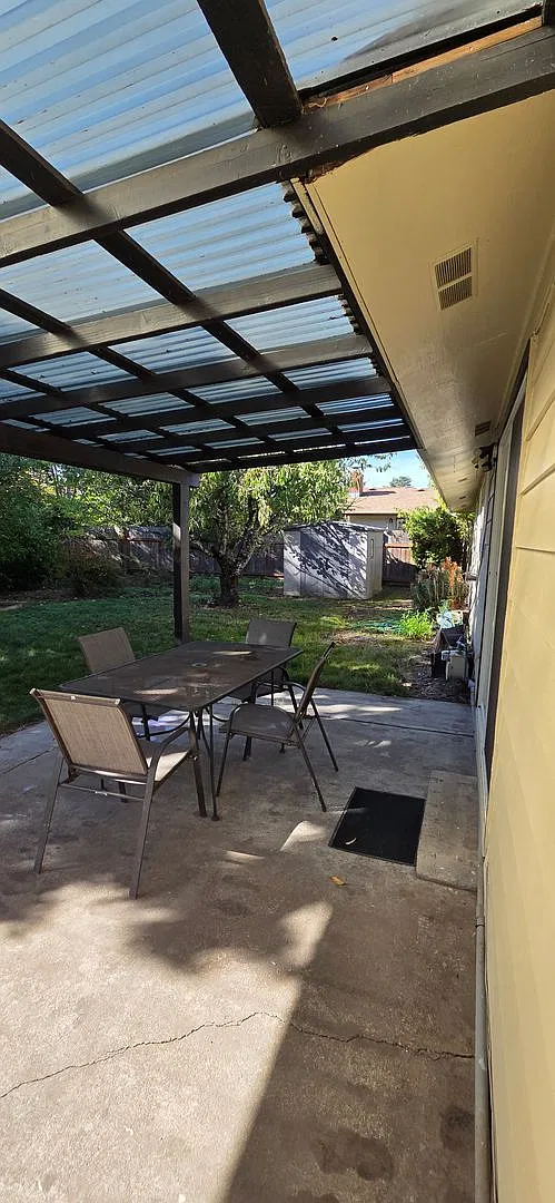 Spacious 4 Bed 2 bath Home! — Photo 4