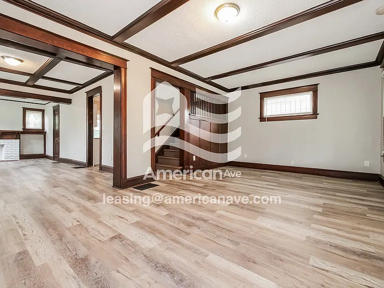 284448_005_living_room_6.jpg