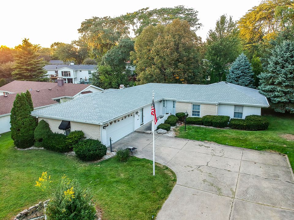 1st image of 5 Guildford Dr