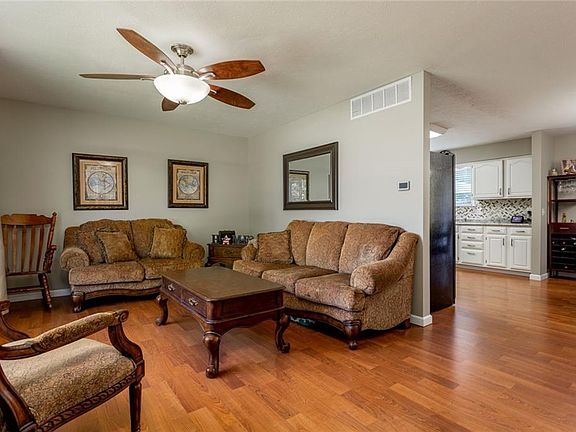 2nd image of 105 Wisconsin Cir