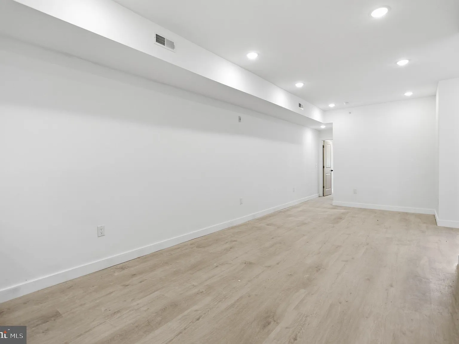 2 bed, $1,600 — Photo 4
