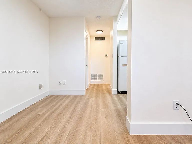 421 NE 1st St #221 — Photo 3