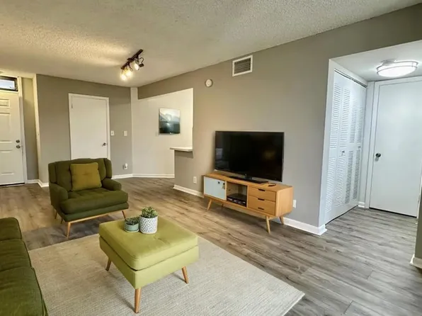 215 Lake Pointe Dr, Fort Lauderdale, FL