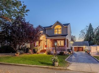 1908 Bergen St, Bellmore, NY 11710