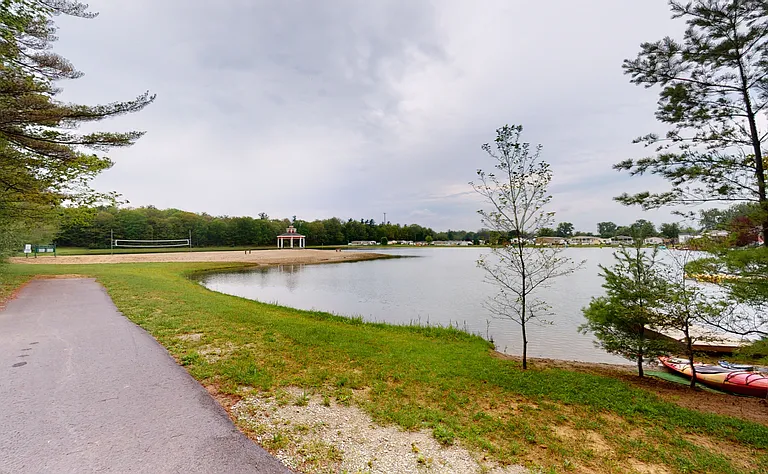 Pinewood on the Lake — Photo 10