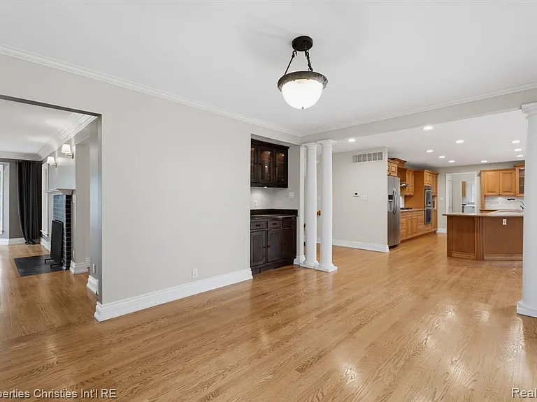 1688 Northlawn Blvd — Photo 10
