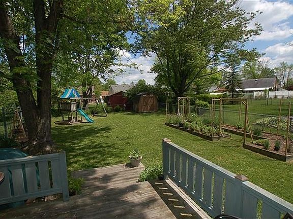 4th image of 8442 Wexford Ave