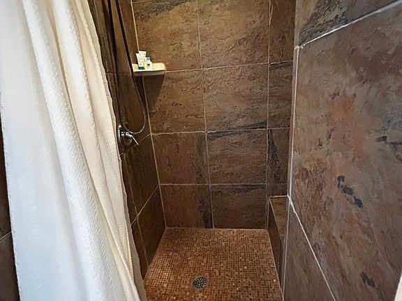 3rd image of 632 Ortiz Dr NE
