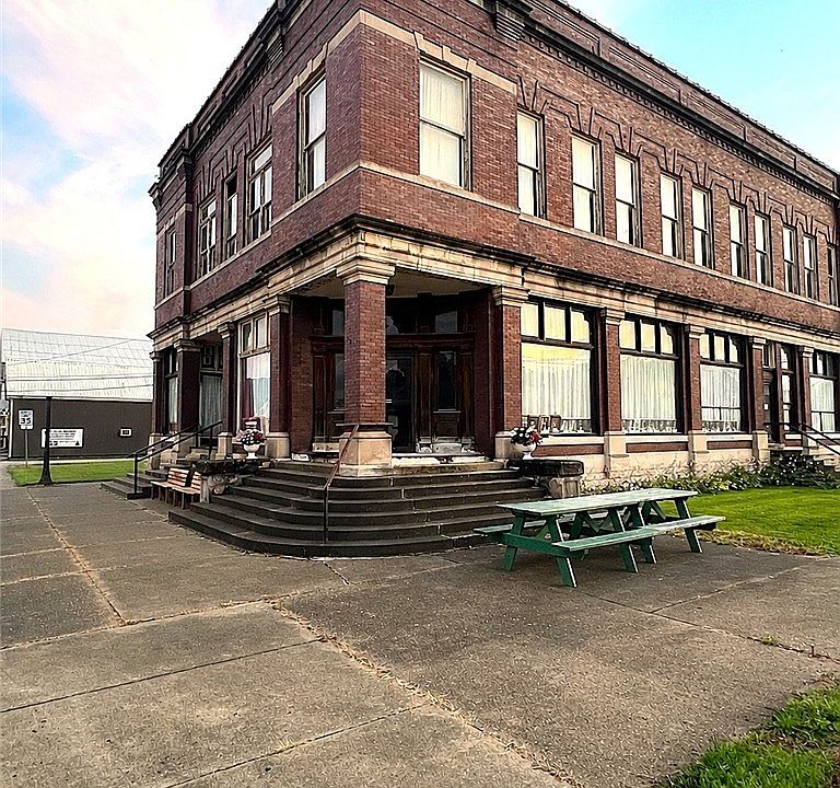 2nd image of 180 Broadway St