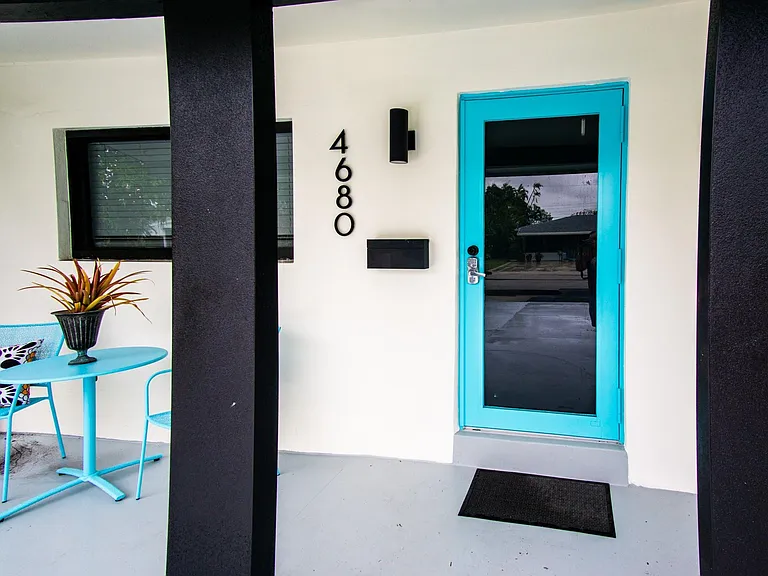 4680 NE 5th Ave — Photo 1