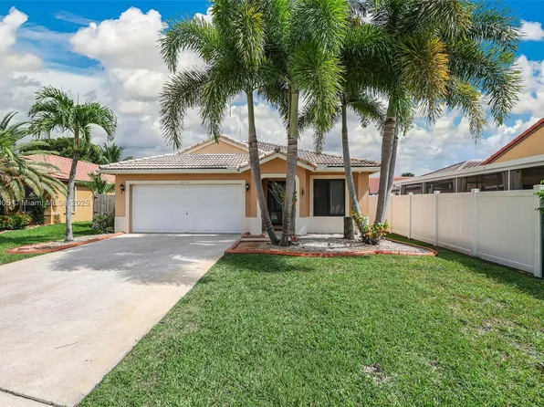 2235 NW 208th Way, Pembroke Pines, FL 33029