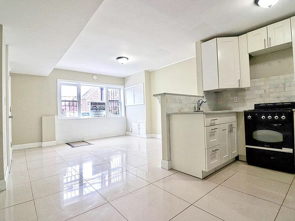 1st image of 571 Logan Ave #1