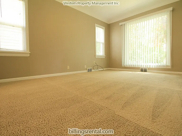 743 Wyoming Ave — Photo 2
