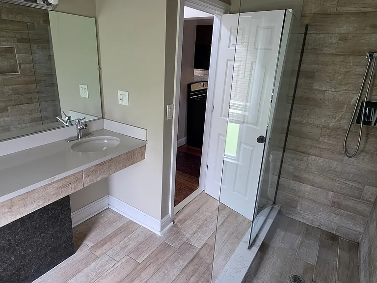 13501 Vernon Ave — Photo 6