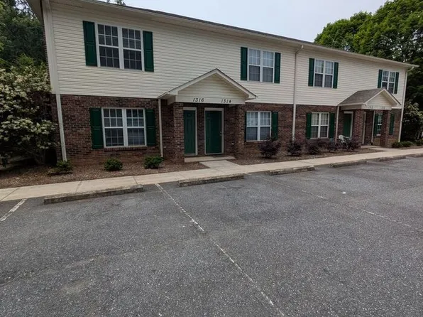 1316 14th Street Dr NE, Hickory, NC 28601