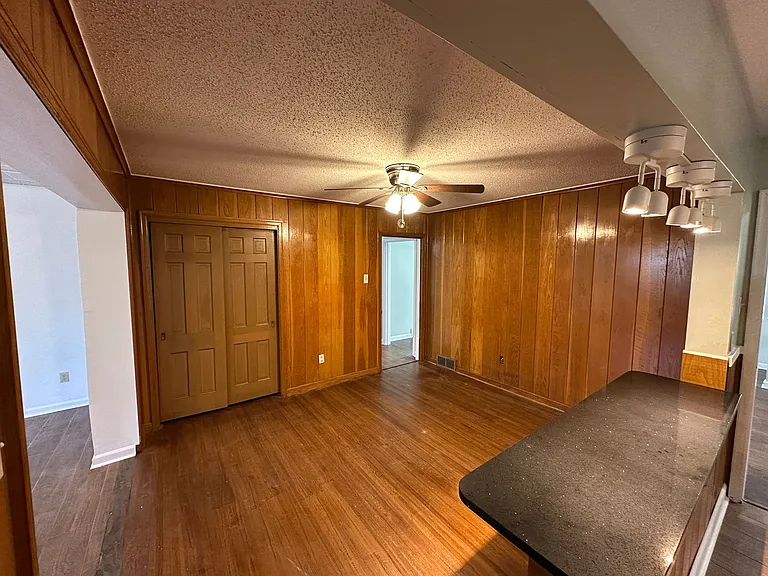 5138 Whitehall Ave — Photo 8