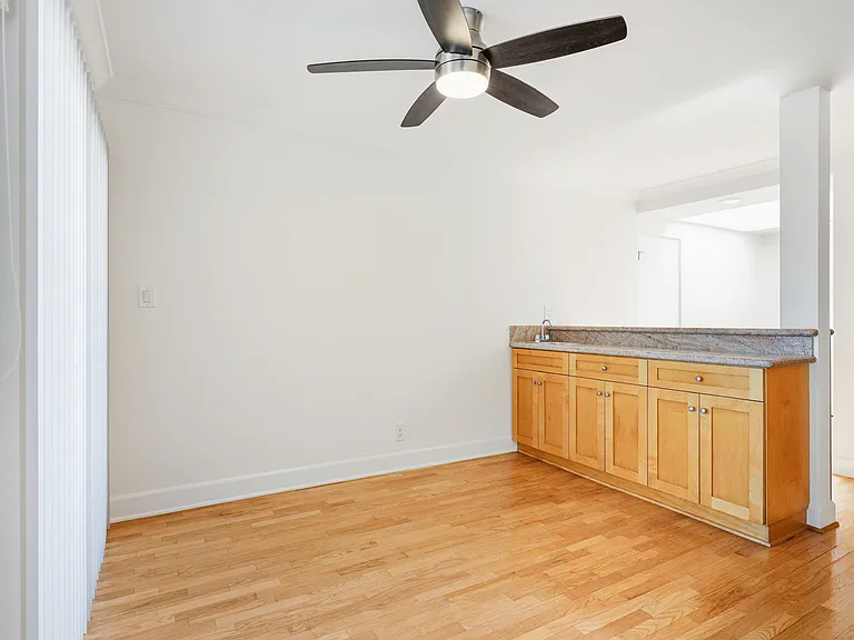 616 N Flores — Photo 15