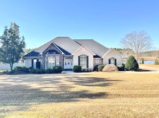 112 Timber Valley Dr, Broxton, GA 31519