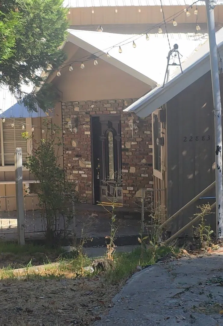 Level entry to 4 bedroom 2 bath — Photo 3