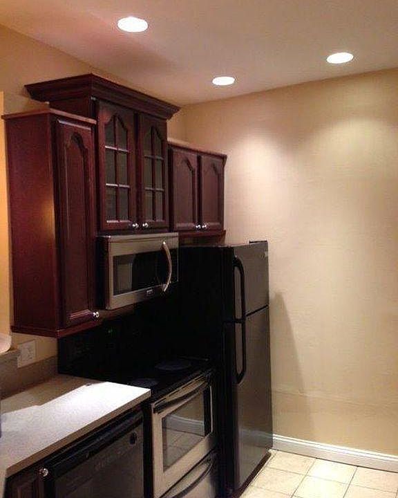 9 Foot+ Ceiling (Lower Level)