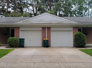 1070 Maurice Dr, Brighton, MI 48116