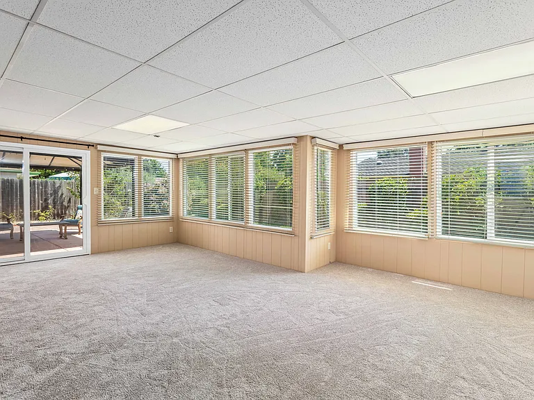 6221 Marlborough Dr — Photo 9