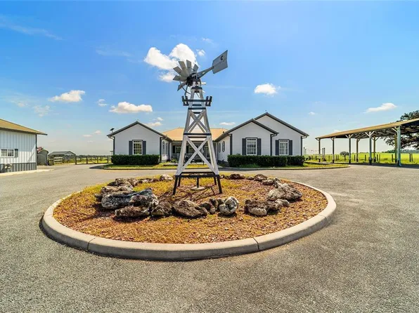 13750 SE 54th St, Morriston, FL 32668