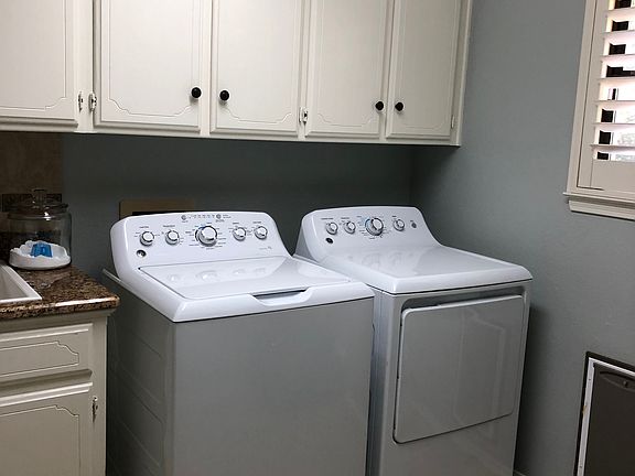 Laundry with sink 
