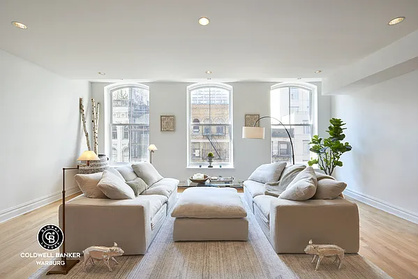 Rented by Coldwell Banker Warburg | media 9