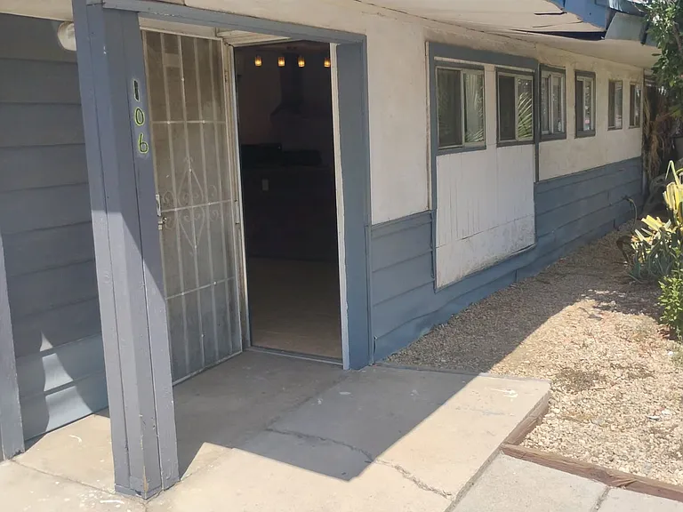 104 106 & 1/2 Fishering Dr — Photo 1