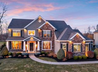 393 N Rockingham Way, Amherst, NY 14228