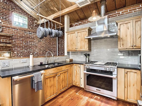 4th image of 1465 S Pearl St APT 1