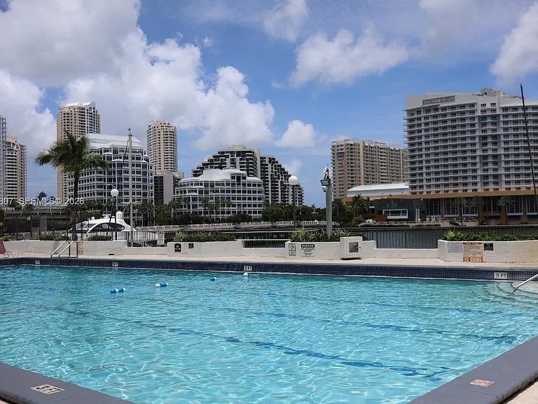905 Brickell Bay Dr #1022 — Photo 3