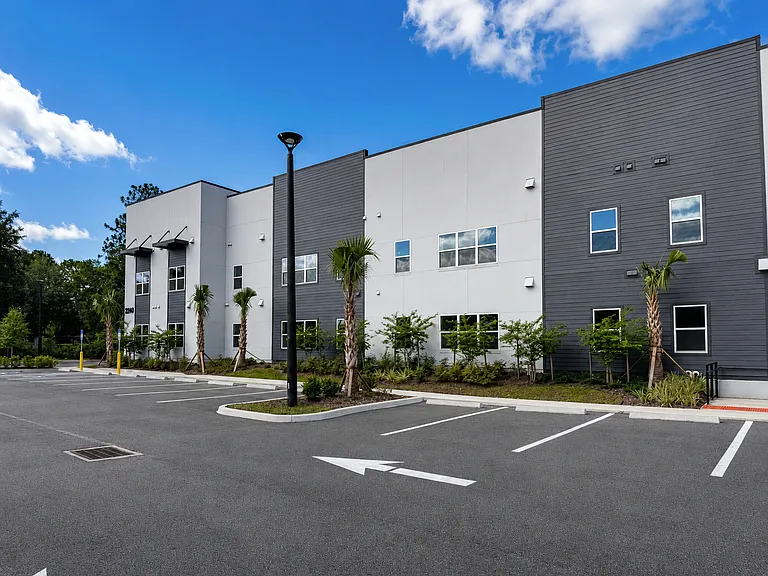 Las Palmas Apartments — Photo 12