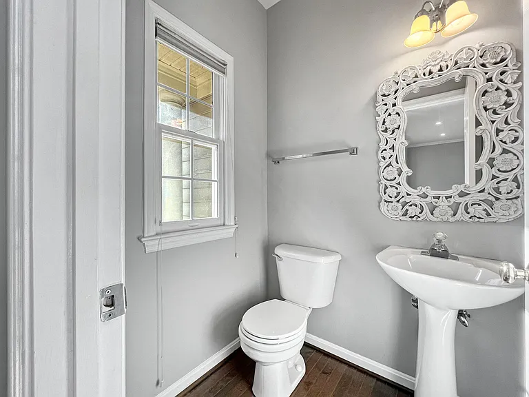 214 W Locust St — Photo 17