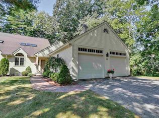 13 Peninsula Dr, Stratham, NH 03885