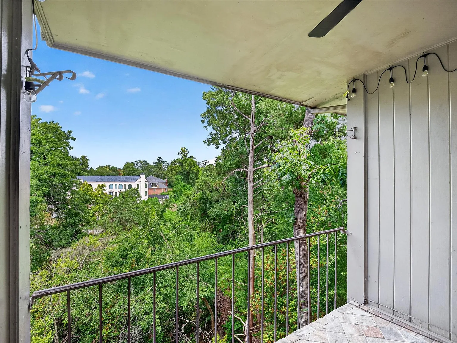 2 bed, 1.5 bath, 1116 sqft, $1,850 — Photo 2