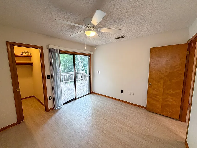 2260 W University Ave — Photo 9