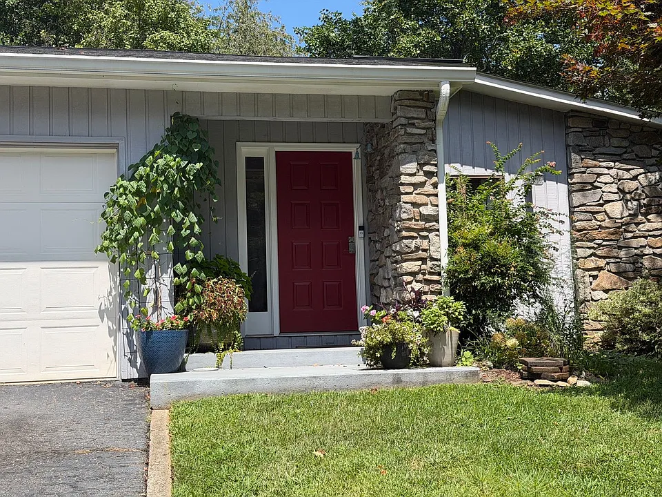 110 Aurora Dr