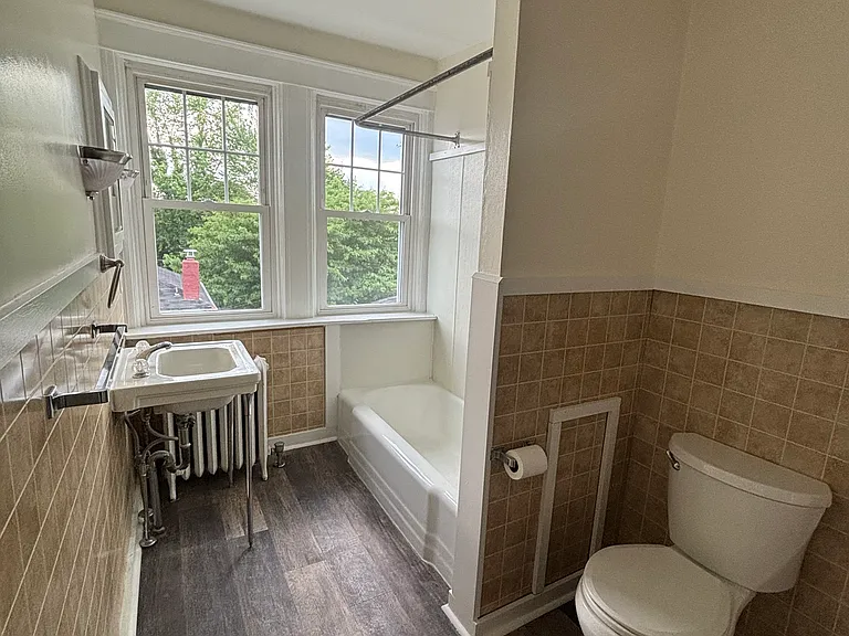 724 Main St #3 — Photo 11