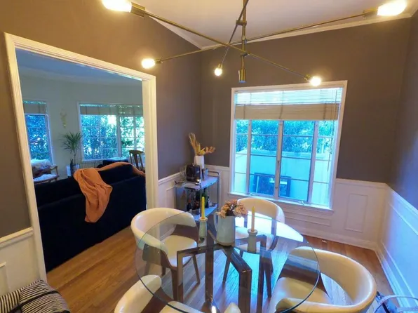 2285 N Beachwood Dr, Los Angeles, CA