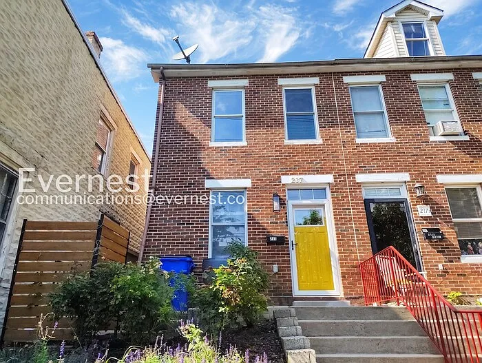 217 E 5th St