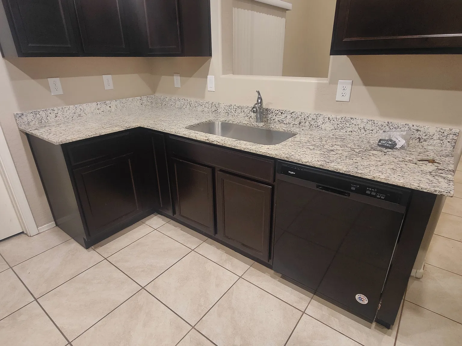 4 bed, 2065 sqft, $2,200 — Photo 3