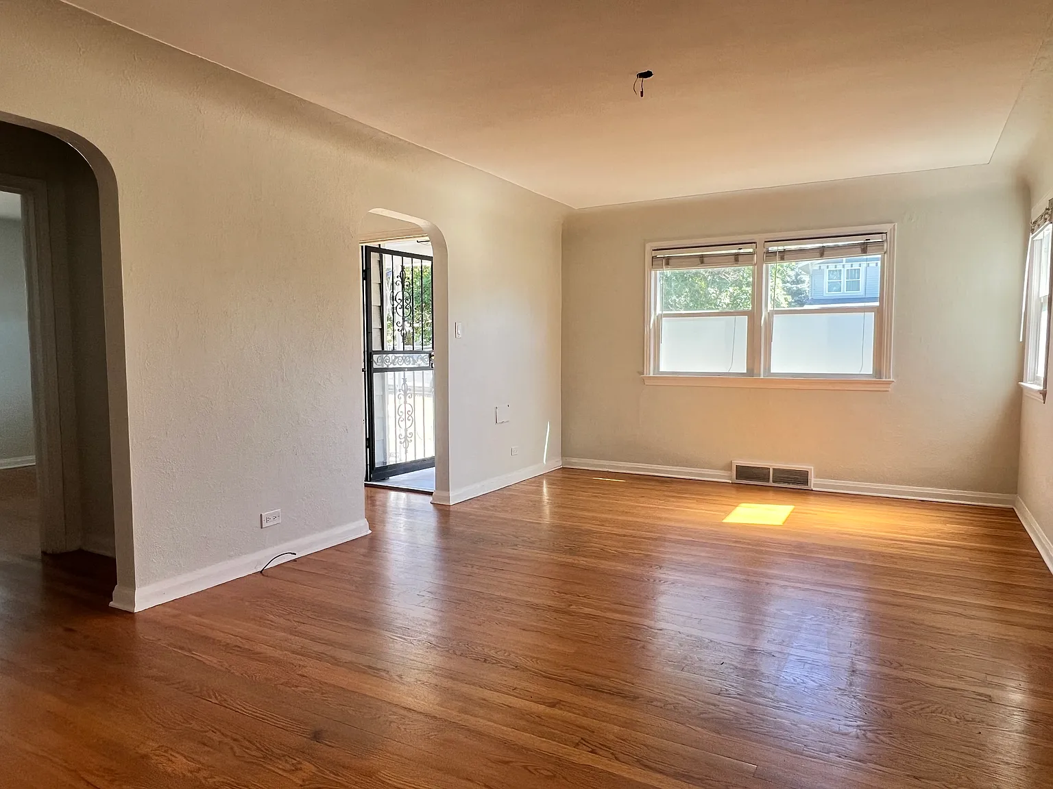 3 bed, 1418 sqft, $2,450 — Photo 4