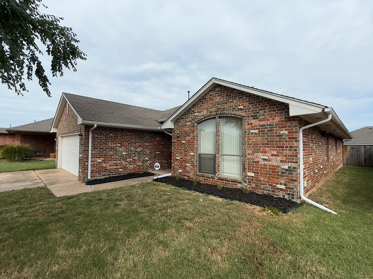 Building Photo - 6805 NW 136th Pl