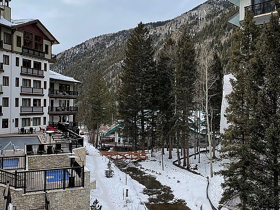 23 minutes to Ski Valley.