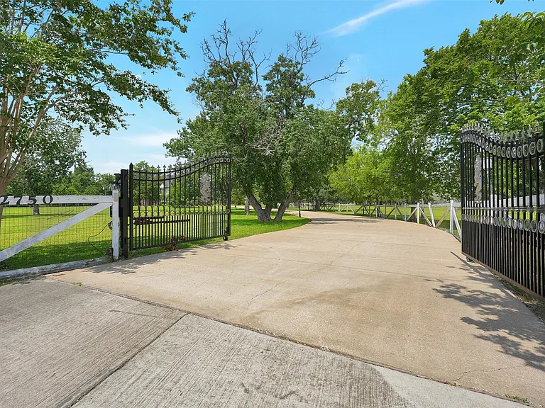 2750 County Road 48 — Photo 1